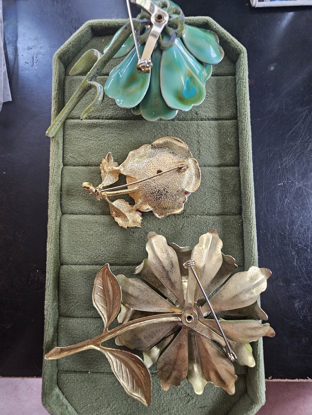 Vintage Brooch Lot - Picture 5 of 5